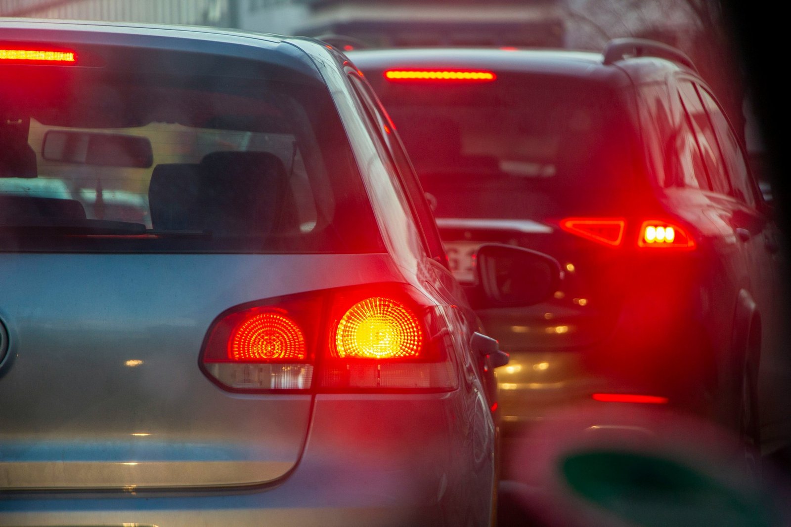 Dieselfahrzeug im Stadtverkehr auf kurzer Strecke
