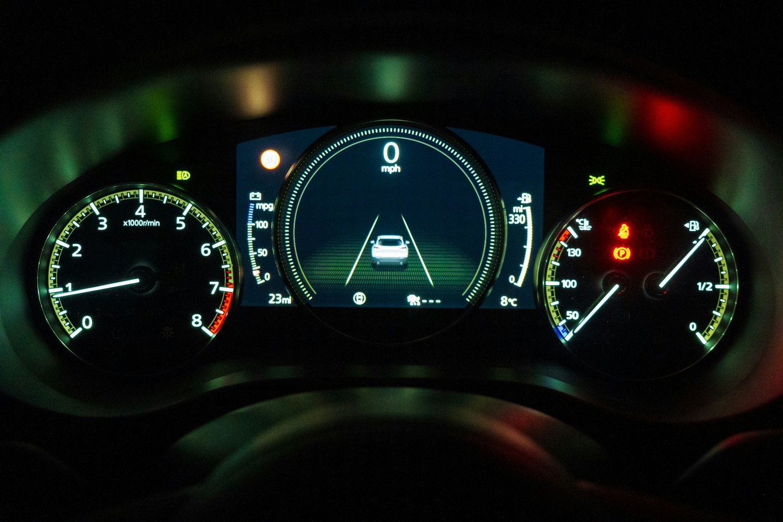 Warnleuchte im Armaturenbrett eines Dieselfahrzeugs